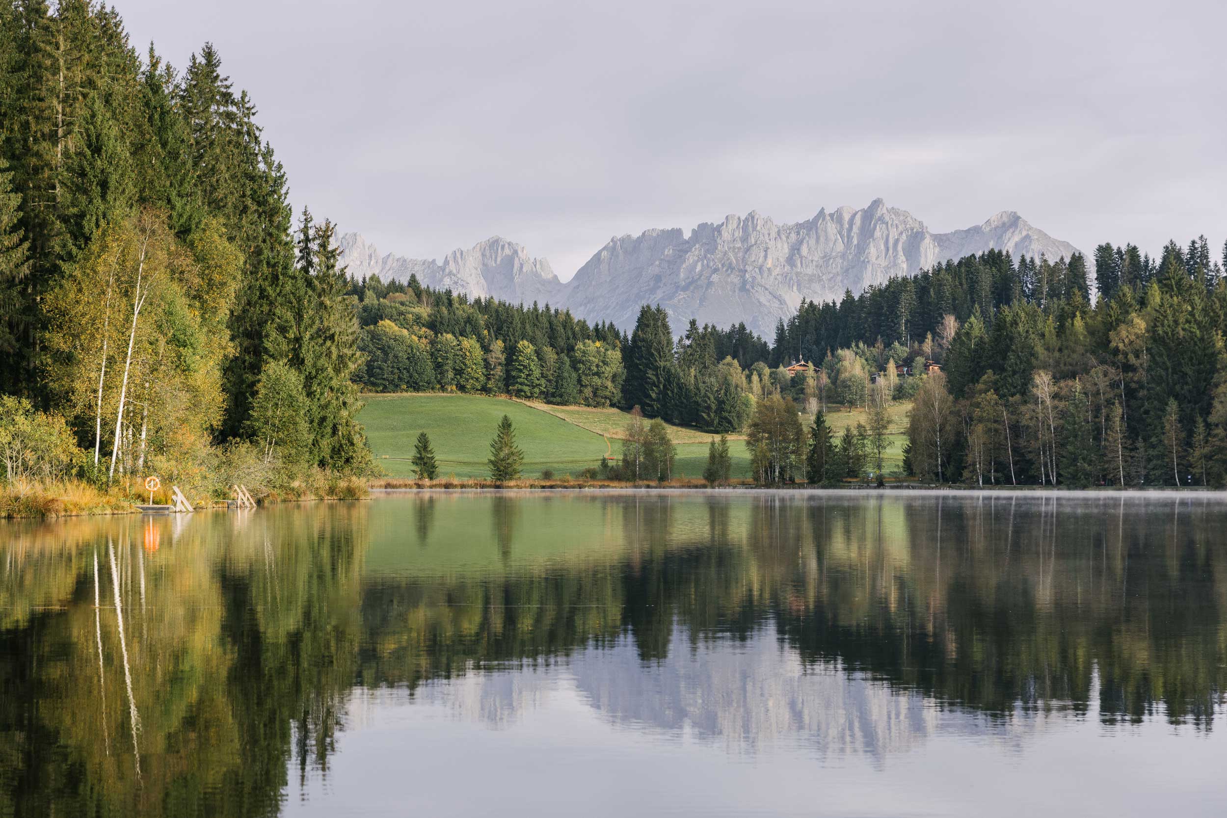 Herbstliche Morgenstimmung am Schwarzsee © Kitzbühel Tourismus