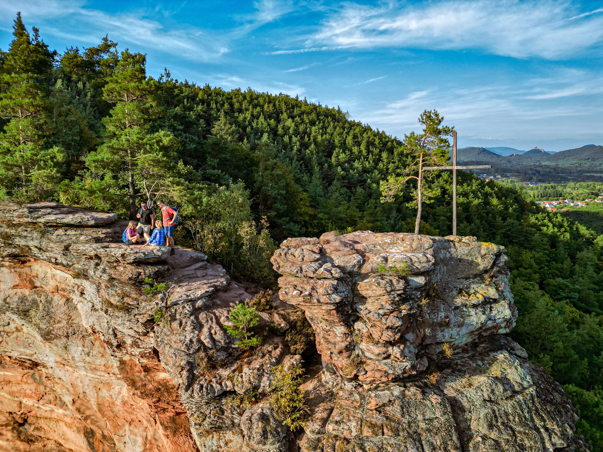 Wanderpause am Rötzenfels © Pfälzerwald Tourismus e.V., Harald Kröher