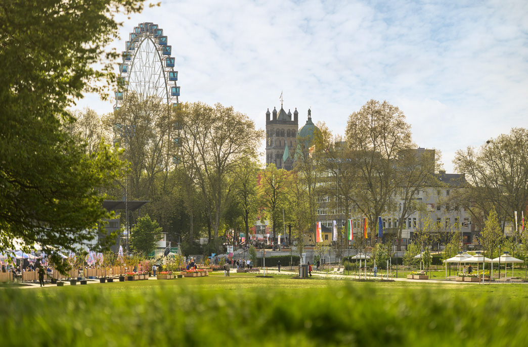 Blick von der Landesgartenschau auf das Riesenrad und das Quirinus Münster © Markus van Offern