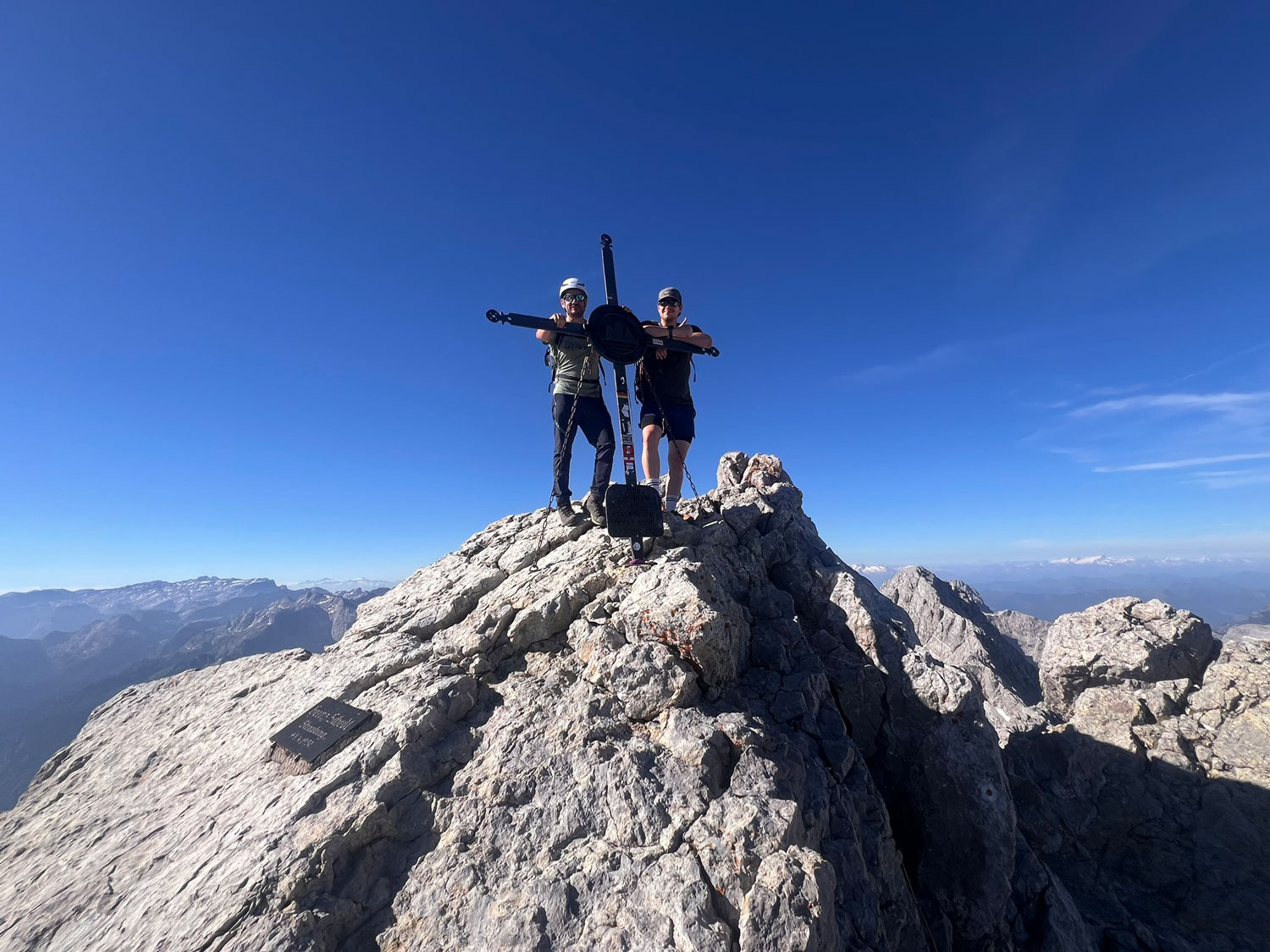Kurzes Innehalten auf der Watzmann-Mittelspitze, aber es geht noch weiter © Jarle Sänger