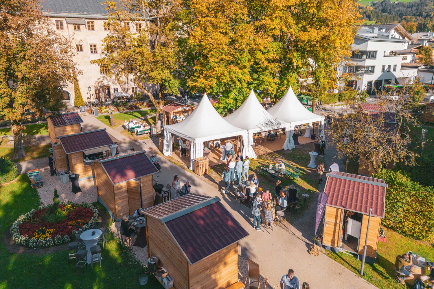 Verschiedene Hütten und Zelte auf dem Kulinarik Festival