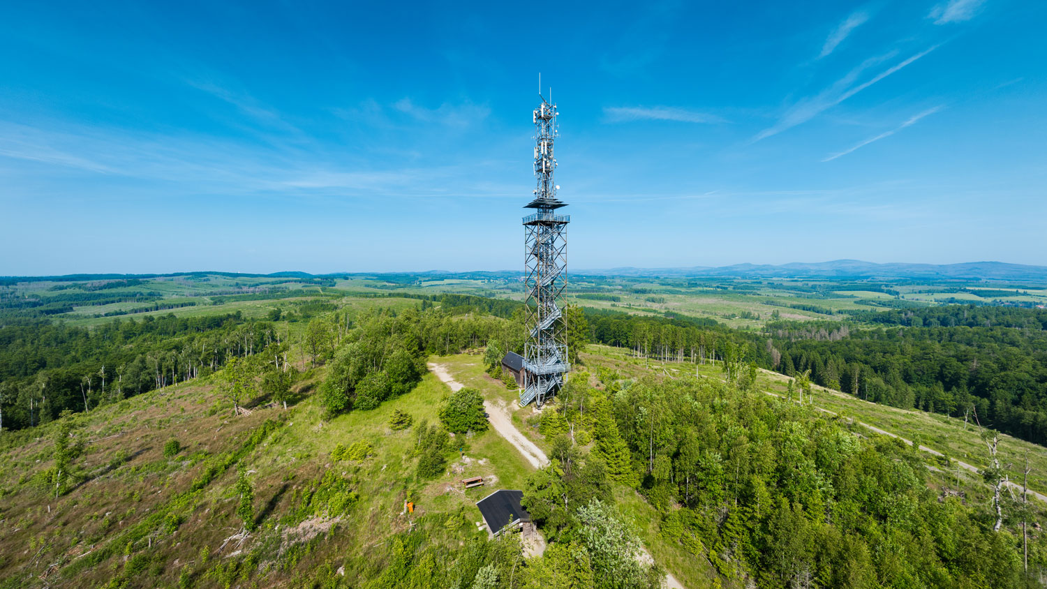 Luftbild vom Carlshausturm, ein Funkturm mit Aussichtsplattform