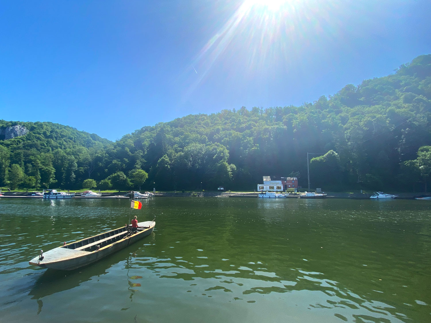 Boot als Personenfähre auf der Maas