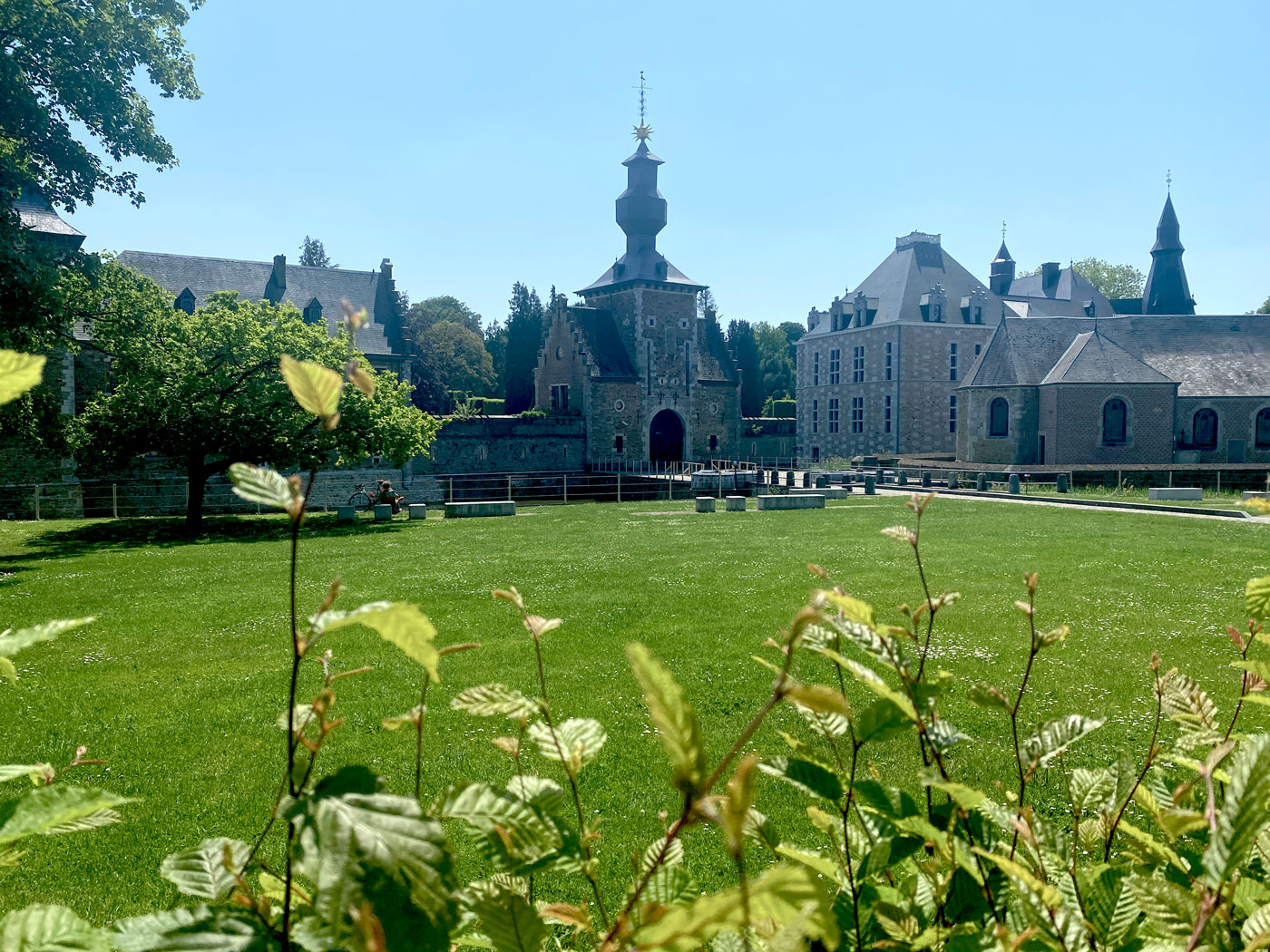 Eingangsbereich Schloss Jehay in der Wallonie