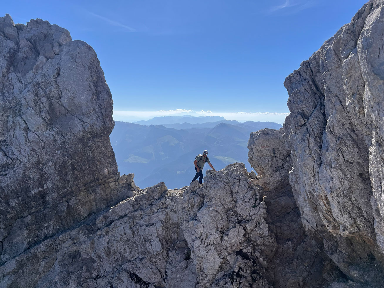Bergsteiger auf Felsengrab