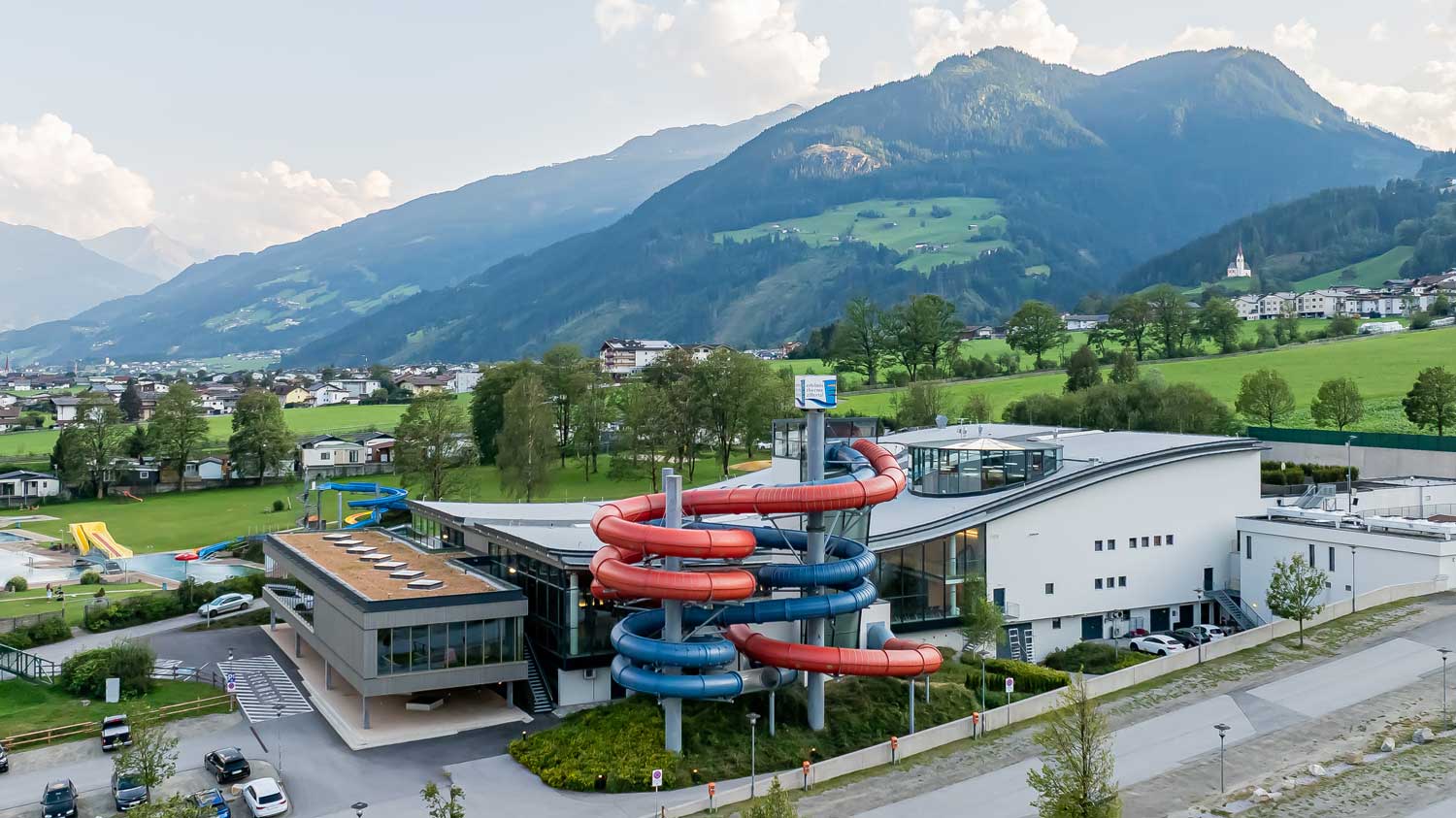 Außenansicht Erlebnistherme Zillertal
