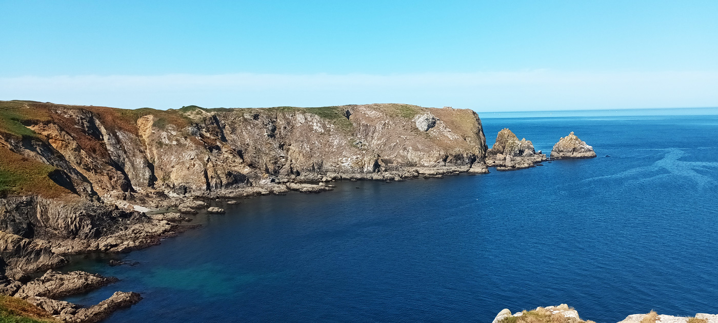 Bucht mit Felsküste