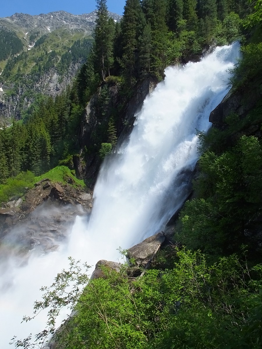 Mit einer Fallhöhe von 380 m zählen die Krimmler Wasserfälle zu den eindruckvollsten Naturschauspielen der Welt © Hotel Gassner