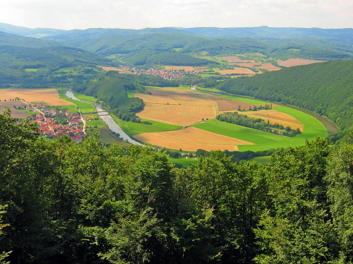 Blick auf die Werraschleife von der Teufelskanzel aus. Links das Stockmacherdorf Lindwerra (Thüringen) und mittig im Hintergrund Oberrieden (Hessen)  @ HVE Eichsfeld