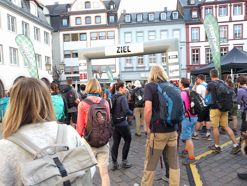 ... dann startet der Wandermarathon in der Altstadt von Koblenz. © Ricarda Große