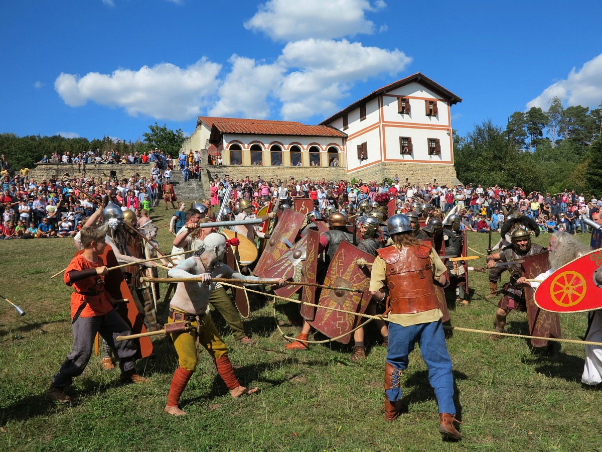 Schlacht vor der Villa Rustica © Förderverein Römisches Freilichtmuseum Stein 