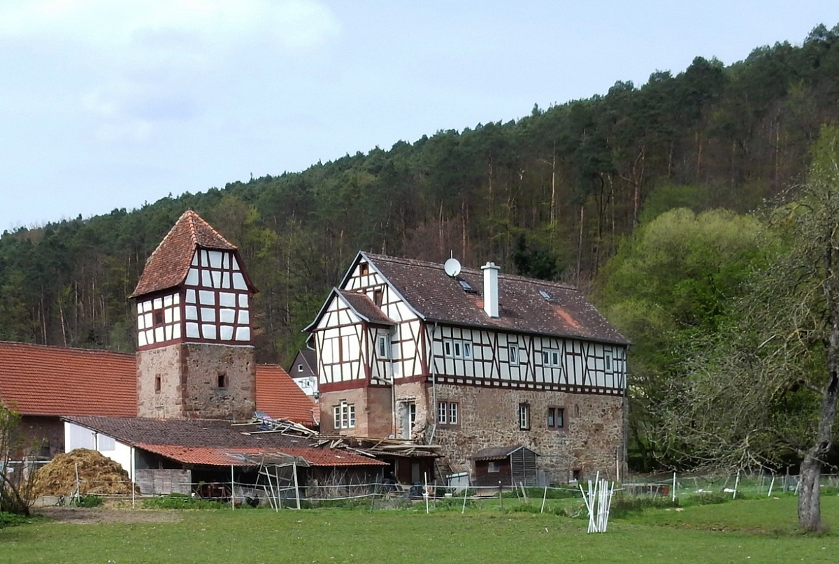 Schloss Nauses –ein Gutshof, derim späten Mittelalterwehrhaftverändert wurde
