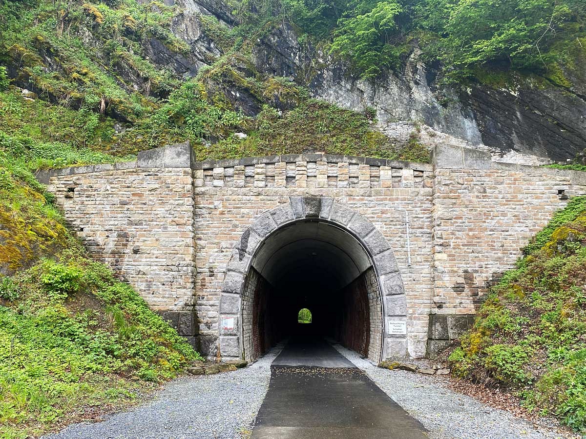 Der Eisenbahntunnel Peterslahr