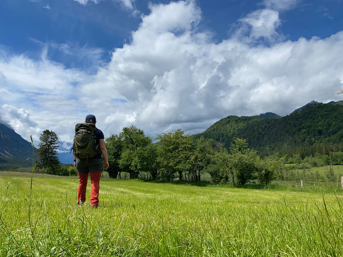 Sonnige Aussicht über das Prühlmoos am Rande von Eschenlohe