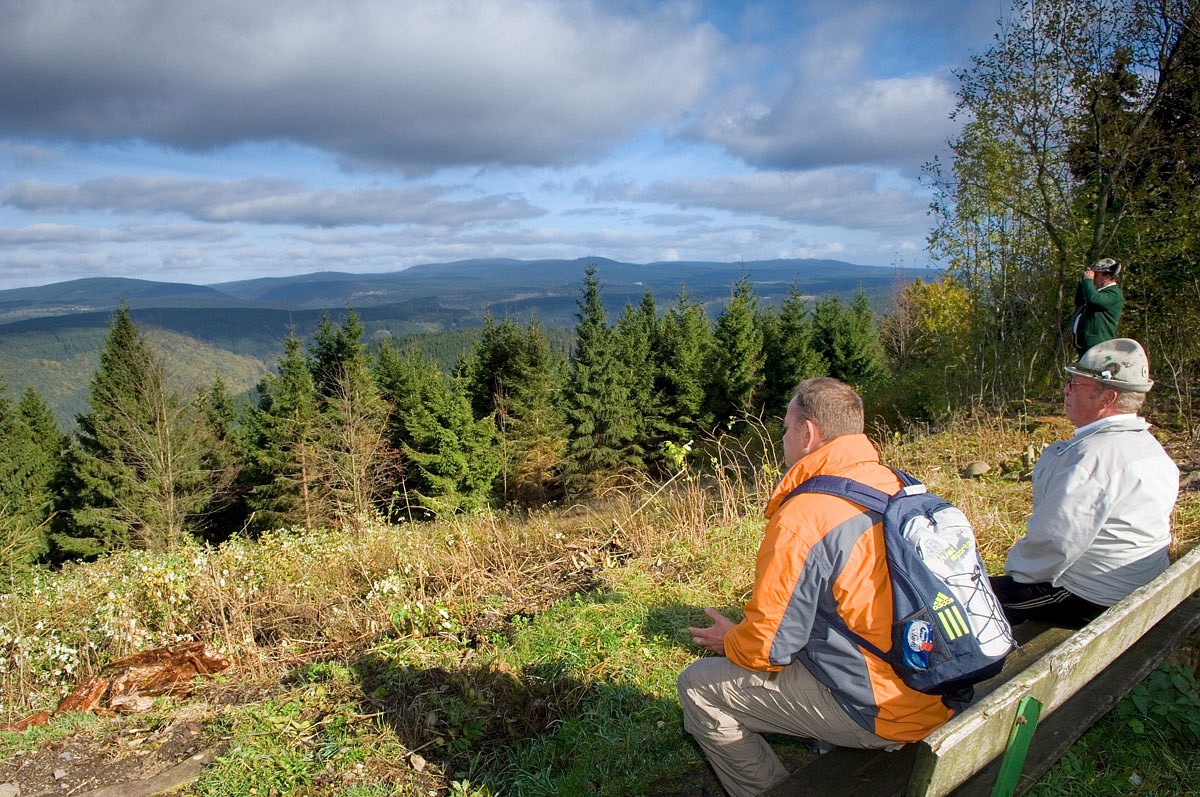 Blick vom Stöberhai, dem höchsten Berg im Südharz, auf dem Harzer BaudenSteig, Etappe 5 © Fotograf Günther Koch, Osterode, Archiv Harzer Sonnenseite