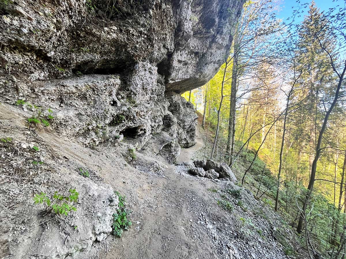 Felsformationen bei den Hinanger Wasserfällen
