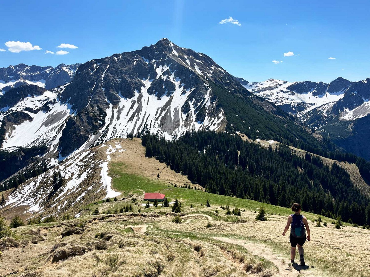 Abstieg vom Schnippenkopf mit Blick auf den Entschenkopf