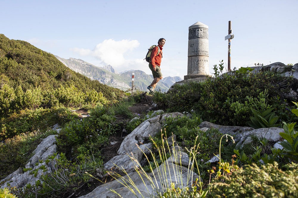 Georg Pawlata, Erfinder der neuen Alpenüberquerung,
am südlichsten Punkt Deutschlands © Klaus Kranebitter
