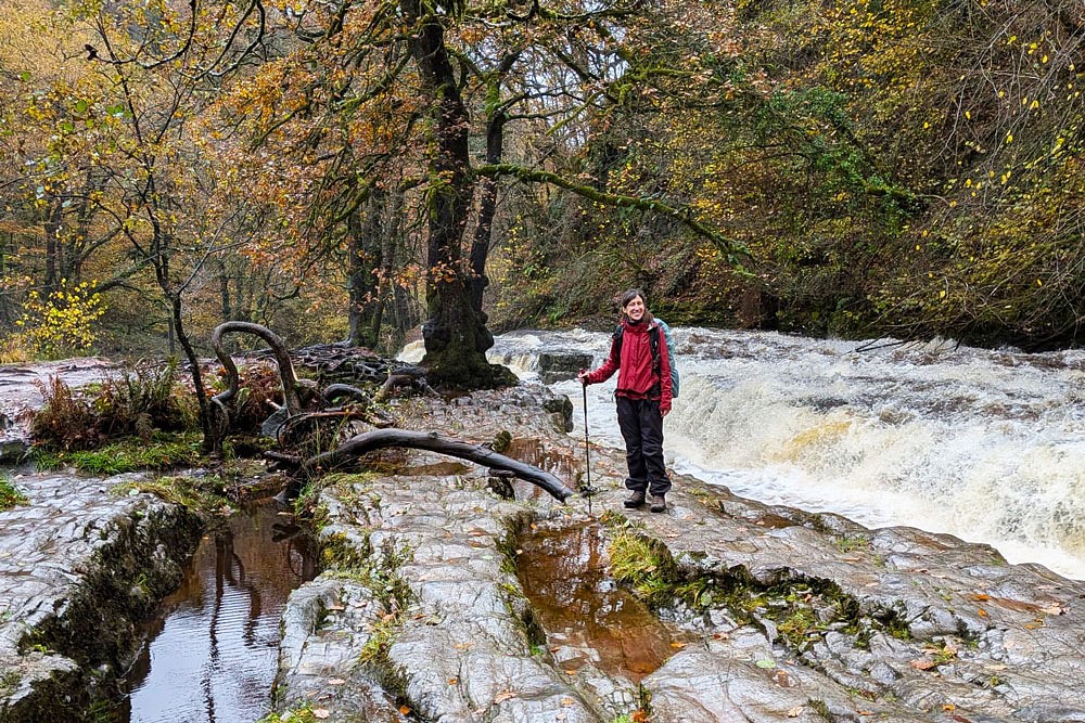 Die Autorin auf dem Four Waterfalls Walk