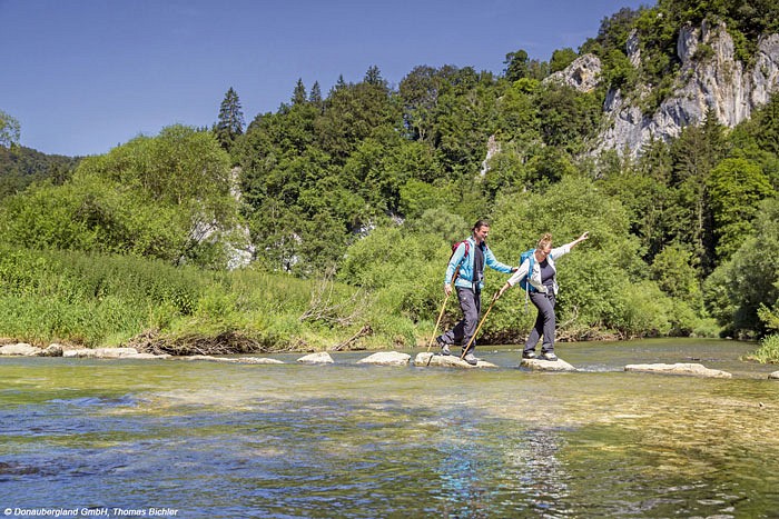 Flussüberquerung auf den DonauWellen