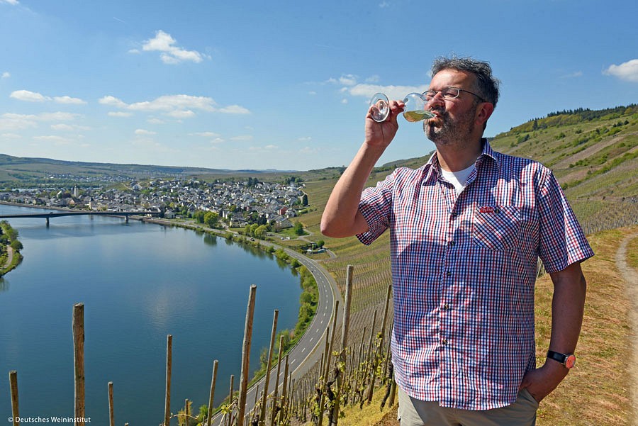 Manuel Andrack auf Weinwanderung