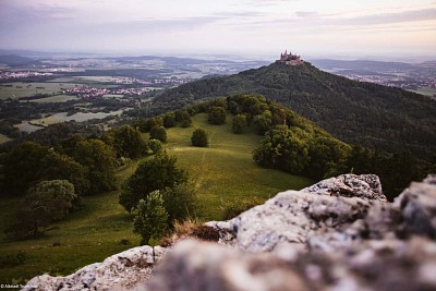 Ausblick vom Weg auf Burg Hohenzollern