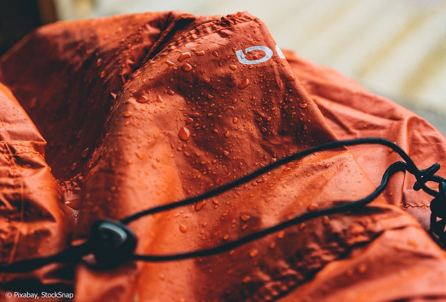 Jacke mit Wassertropfen