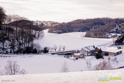 Schneelandschaft auf dem Gustav-Heinemann-Weg im Neanderland