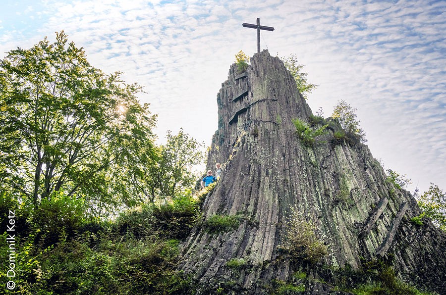 Druidenstein mit Gipfelkreuz