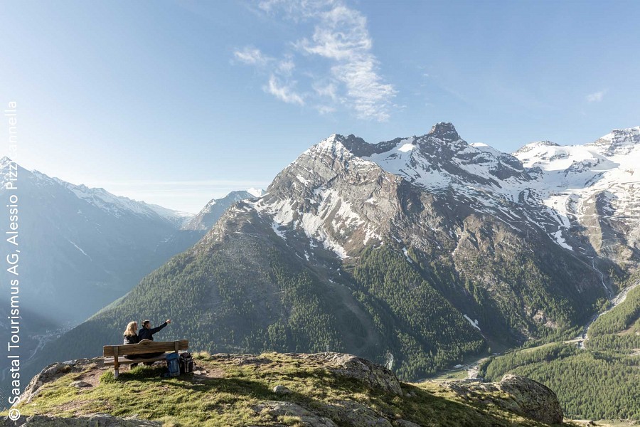 Eine Bank mit Ausblick auf den Hannigberg