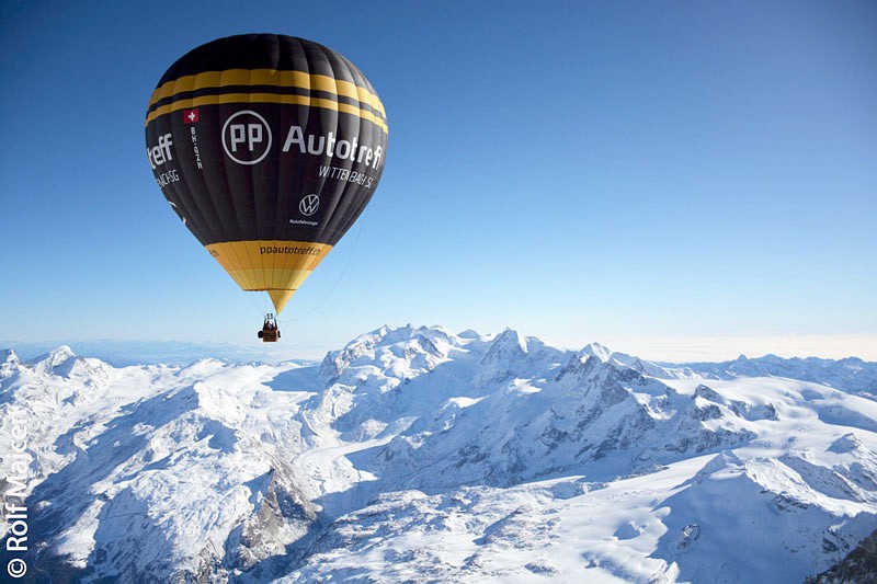 Heißluftballonfahrt über die Alpen