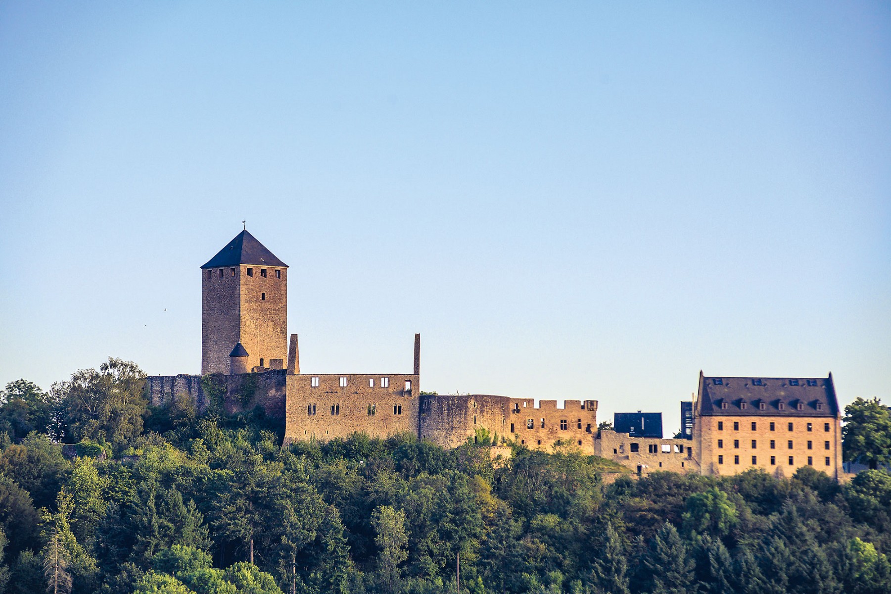 pUnterwegs-locken-kulturelle-und-historische-Bauten-am-Wegesrand-Hier-ist-die-a-hrefhttpswwwpfalzdedeburg-lichtenberg-bei-kuselutmsourcewandermagazinamputmmediumpartneramputmcampaignwandermenuamputmcontentwandermenuburg-targetblankBurg-Lichtenberga-bei-Kusel-zu-sehen-An-ihr-fuumlhrt-u-a-der-a-hrefhttpswwwpfalzdederoutepreussensteigutmsourcewandermagazinamputmmediumpartneramputmcampaignwandermenuamputmcontentwandermenupreussensteig-targetblankPreuszligensteiga-vorbeinbspp