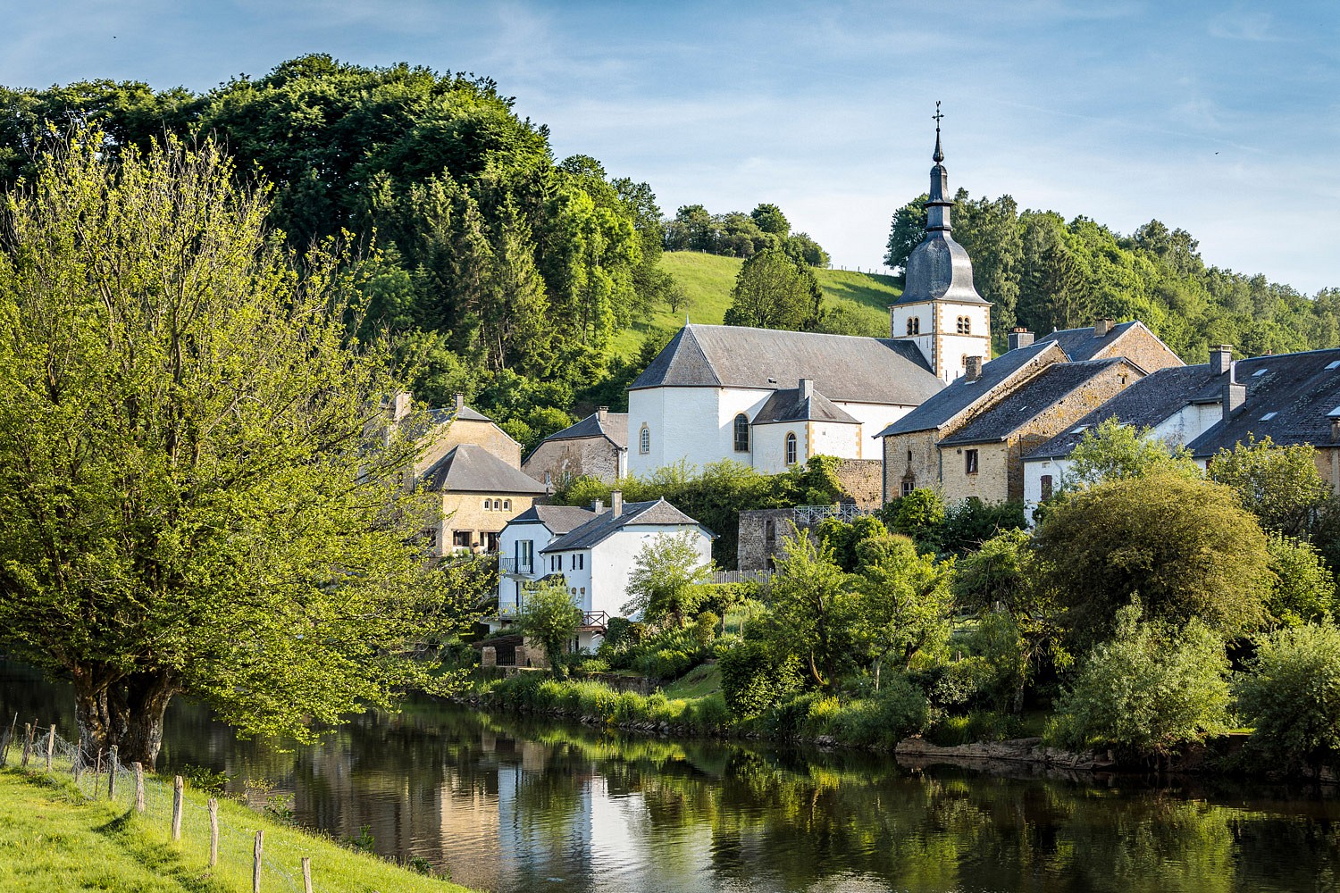 pEin-Augenschmaus-ndash-das-Dorf-Chassepierre-unweit-von-Bouillon-gehoumlrt-zu-der-Vereinigung-der-schoumlnsten-Doumlrfer-der-Wallonie-zu-der-insgesamt-30-wallonische-Doumlrfer-zaumlhlen-Hier-kann-man-dem-Alltagstrubel-entfliehenbr-copy-WBT-Daniel-Elkep