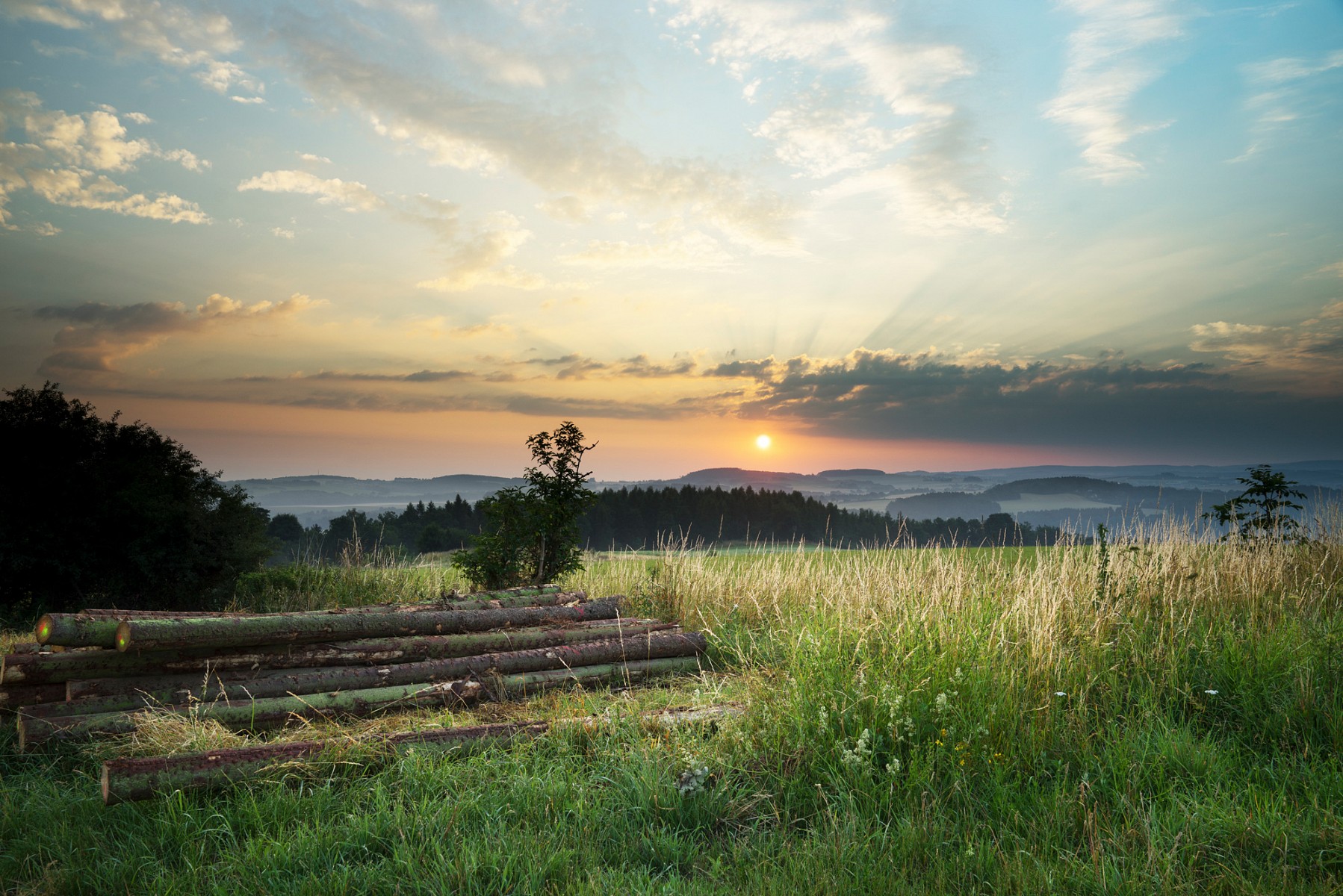 pSonnenaufgang-annbspeinemnbspMeisterstuumlck-des-WandernsnbspAuf-225-Kilometern-fuumlhrt-der-Vogtland-Panorama-Wegregnbspin-einer-groszligennbspRunde-durch-das-gesamte-saumlchsische-Vogtland-Wir-zeigen-euch-ein-paar-der-Houmlhepunkte-in-dieser-Bildstreckebr-span-stylefont-size12pxcopy-TVV-T-Peiskerspanp