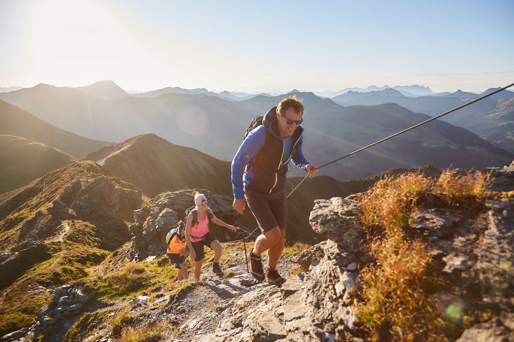 pUnd-eine-a-hrefhttpswwwsaalbachcomdesommerwandern-outdoorwanderchallengeutmsourcewandermagazindeamputmmediumdisplayamputmcampaignSO22amputmtermstaticamputmcontentbildstrecke-targetblankWander-Challengea-gibt-es-ebenfalls-zu-meistern-3-Wege---nbsp64-kmnbsp--3800-Houmlhenmeter-bergauf-Wer-traut-sichp