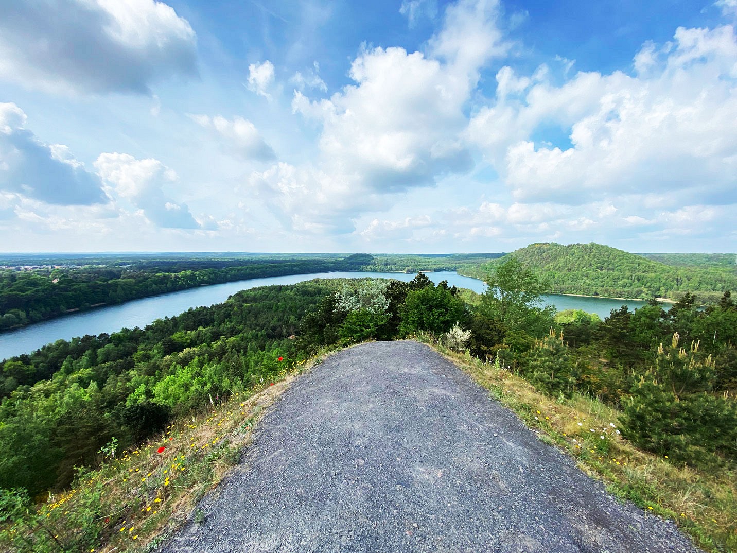 pspan-stylefont-familyGeorgiaserifUnd-vor-demnbspGipfelplateau-der-Halde-eroumlffnet-sich-das-quotschoumlnste-Panorama-Flandernsquot-nbspspanp