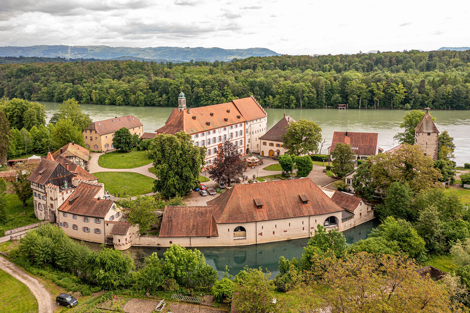 pstrongRomantische-Wasserschloumlsserstrongppspan-stylefont-size14pxDirekt-am-Rhein-gelegen-verzaubern-Schloss-Schoumlnau-in-Schwoumlrstadt-und-a-hrefhttpswwwtourismus-rheinfeldendedeentdeckentypisch-rheinfelden-detailshtmlaliasschloss-beuggen-targetblankSchloss-Beuggena-in-Rheinfelden-Baden-Sogar-der-sagenumwobende-Kaspar-Hauser-soll-in-letzterem-kurze-Zeit-gelebt-haben-Das-ganze-Jahr-uumlber-locken-Schlosskonzerte-und-weitere-Kulturveranstaltungenspanpp-styletext-alignrightspan-stylefont-size12pxFoto-Schloss-Beuggen-in-Rheinfelden-copy-Markus-Raubspanp