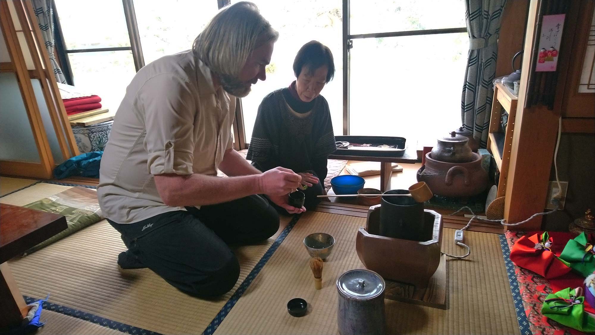 pspan-stylecolornullBei-einer-traditionellen-japanischen-Teezeremonie-bleibt-wirklich-nichts-dem-Zufall-uumlberlassenspanp