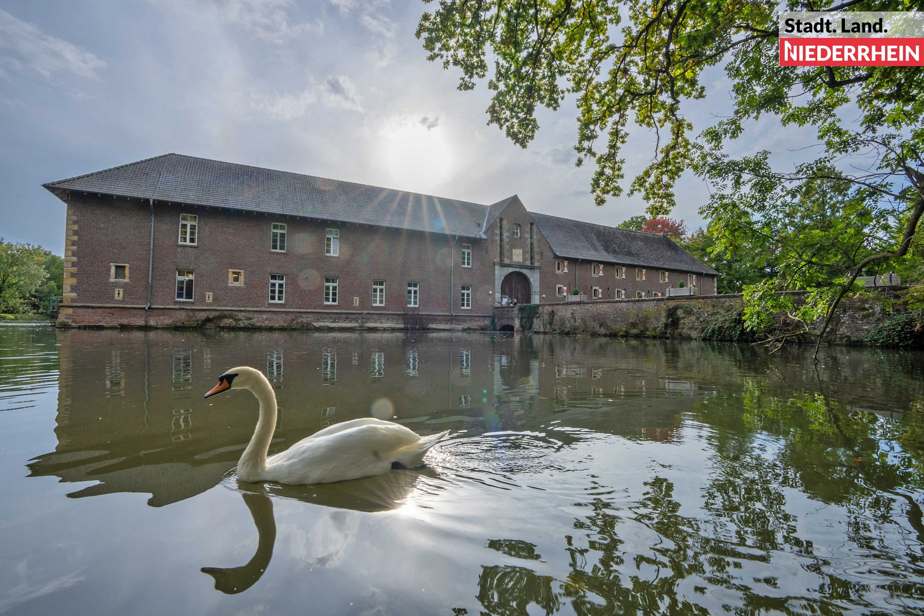 pstrongDie-Mischung-macht39sstrongppAm-Niederrhein-treffen-Gaumlste-auf-ein-buntes-und-attraktives-Ausflugsangebot-Historische-Staumldte-Schloumlsser-und-Museen-sowienbspAuen-Heide-Seennbspund-Moore-kommennbsphier-zusammenppspan-stylefont-size14pxFotoemnbspemBurg-Trips-GeilenkirchennbspcopynbspPatrick-Gawandtkaspanp