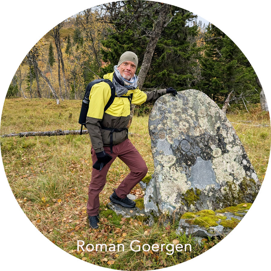 Autor Roman Goergen im herbstlichen Wald